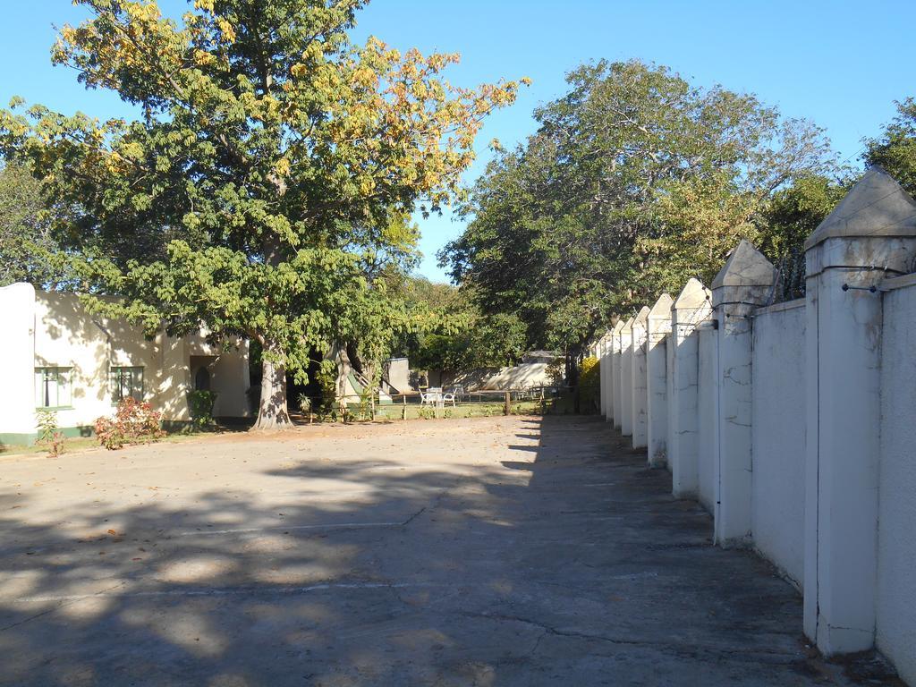 Victoria Falls Budget Hotel Exterior photo