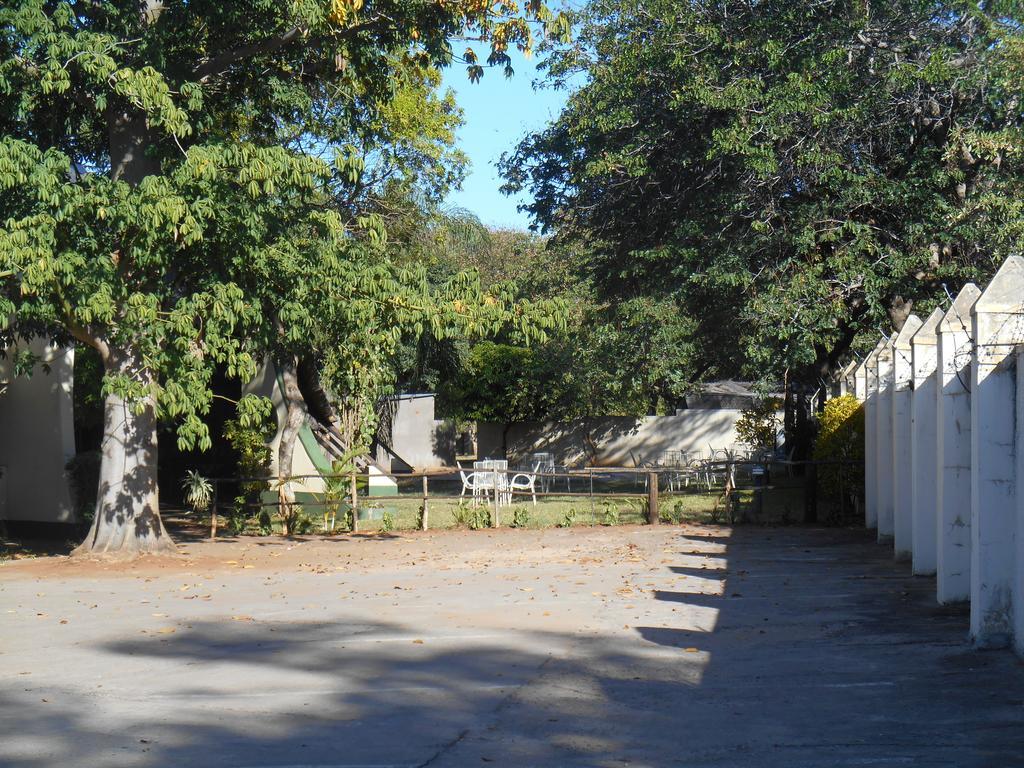 Victoria Falls Budget Hotel Exterior photo