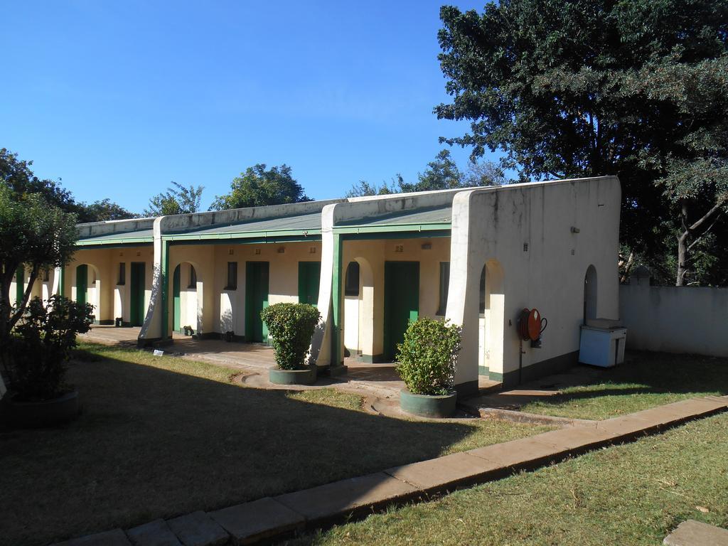 Victoria Falls Budget Hotel Exterior photo
