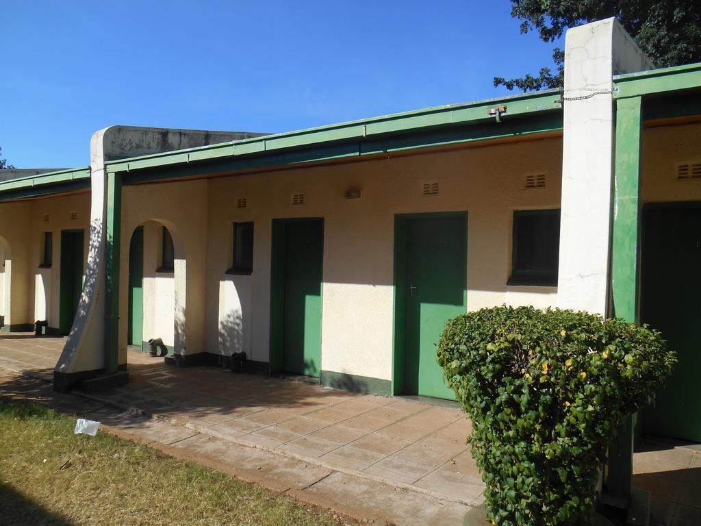 Victoria Falls Budget Hotel Exterior photo