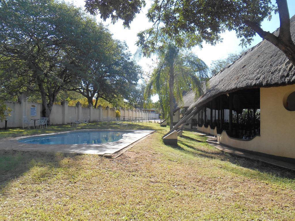 Victoria Falls Budget Hotel Exterior photo