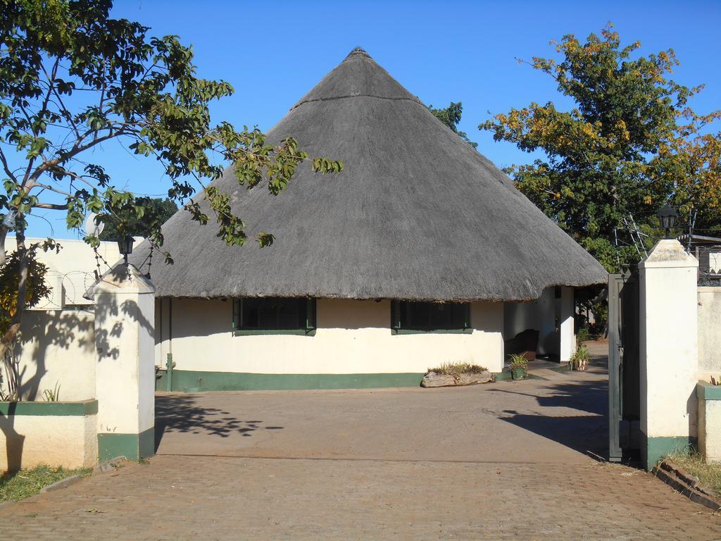 Victoria Falls Budget Hotel Exterior photo