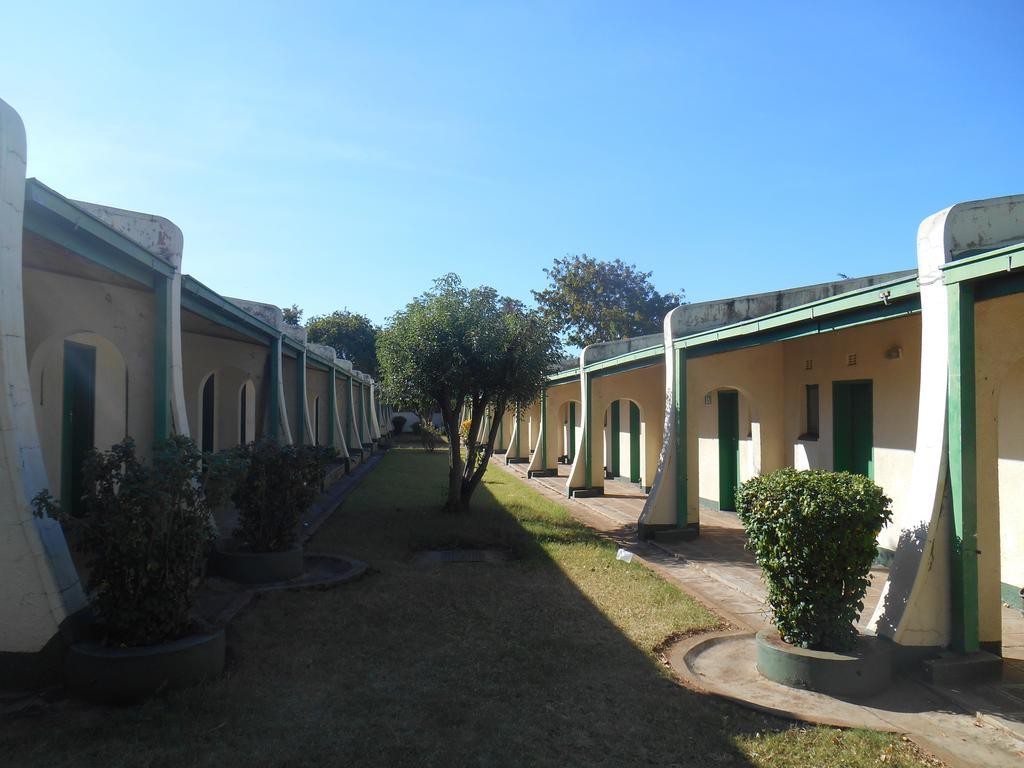 Victoria Falls Budget Hotel Exterior photo
